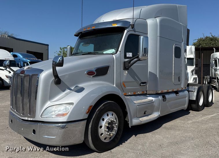 2016 Peterbilt 579 semi truck - DO2577