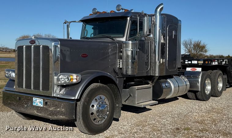 2021 Peterbilt 389 semi truck - DO7672