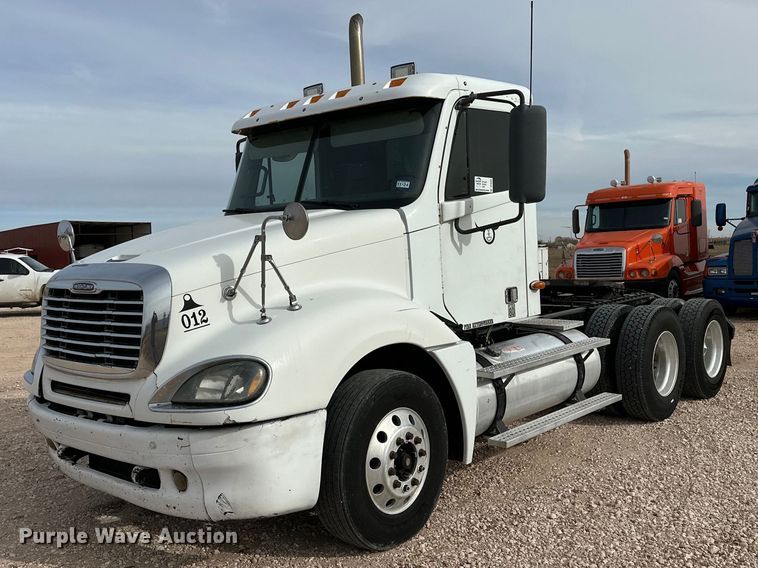2004 Freightliner Columbia semi truck - DP6063