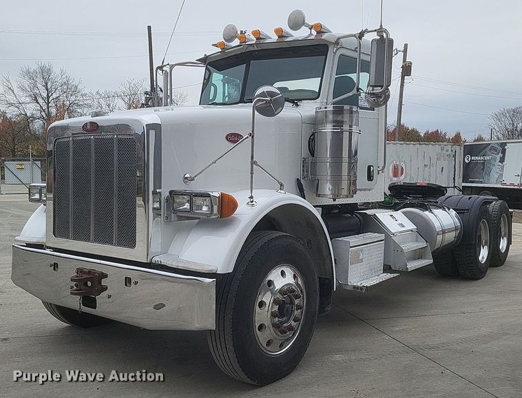 2012 Peterbilt  367 semi truck - DQ3819