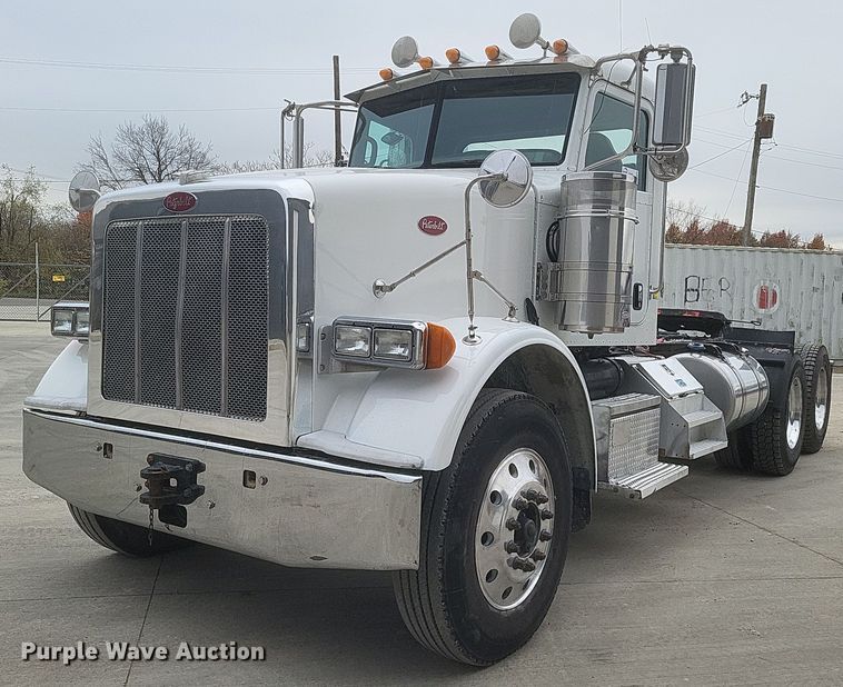 2012 Peterbilt  367 semi truck - DQ3820