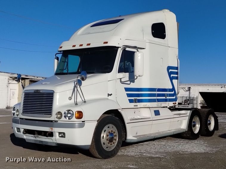 1999 Freightliner FLC112 semi truck - DT2242