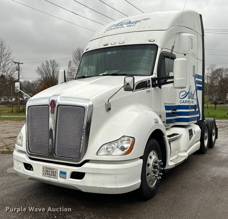 2016 Kenworth  T680 semi truck - DT2245