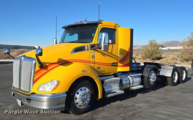 2021 Kenworth T680 semi truck - DT5396