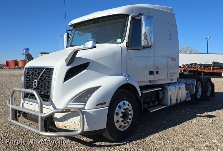 2019 Volvo VNR semi truck - DV0127