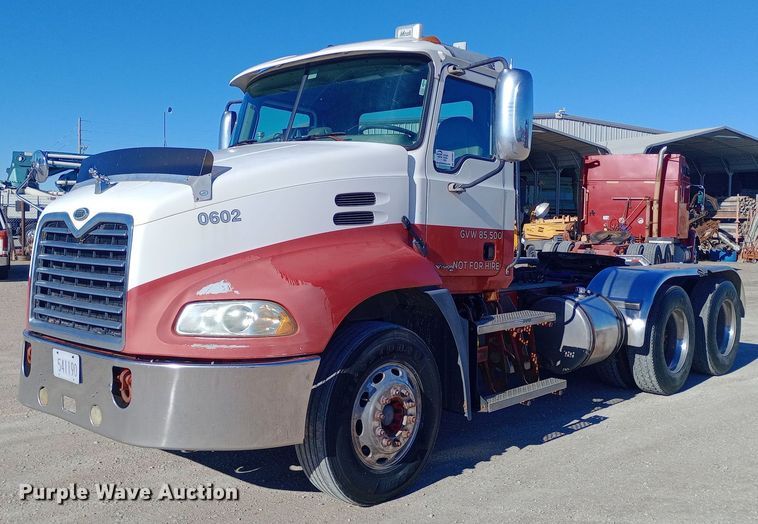 2006 Mack CXN613 Vision  semi truck - DW0901