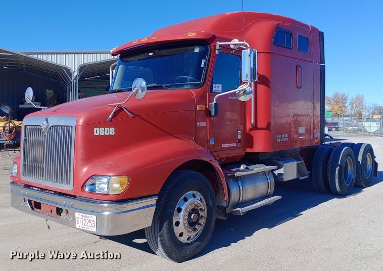 2006 International 9200 semi truck - DW0905