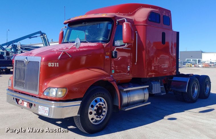 2003 International 9200i semi truck - DW0909