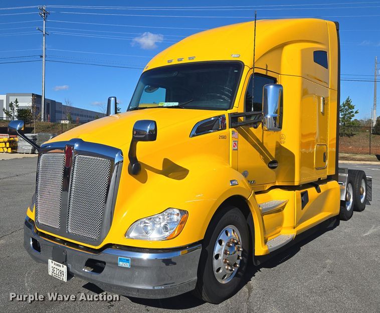 2021 Kenworth T680 semi truck - DW1761