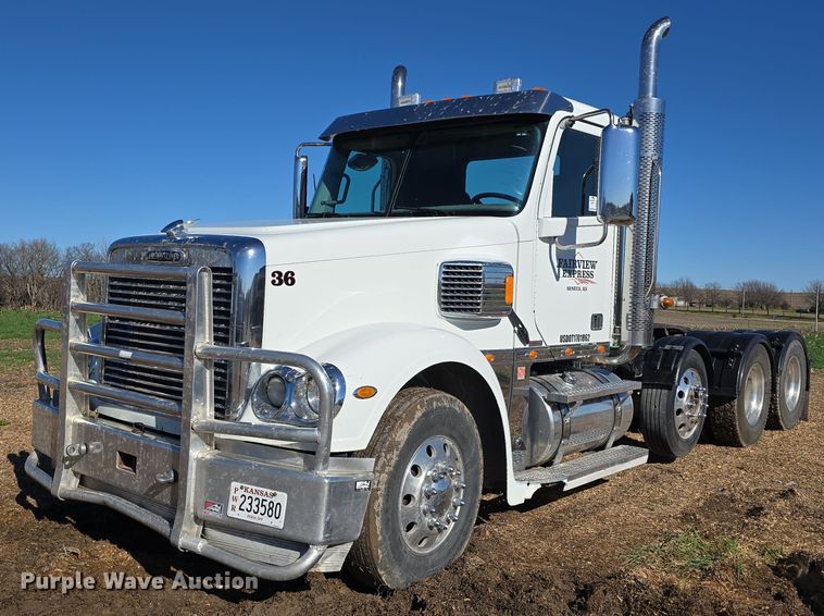 2017 Freightliner Coronado 132 semi truck - DW3998