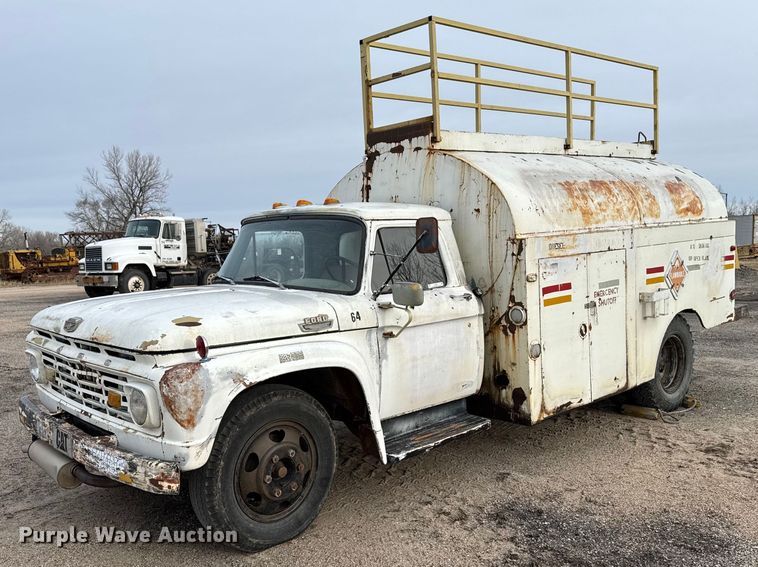 1964 Ford F600 fuel truck - DX3852