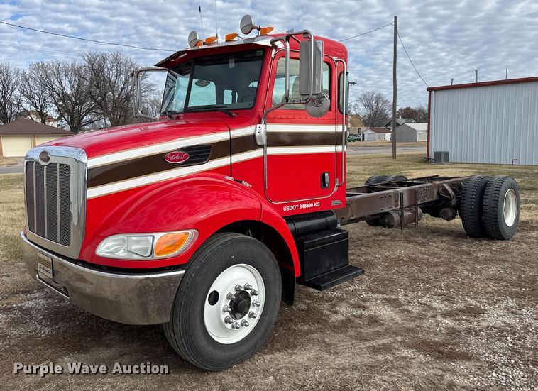 2009 Peterbilt 335 truck cab and chassis - DX3873