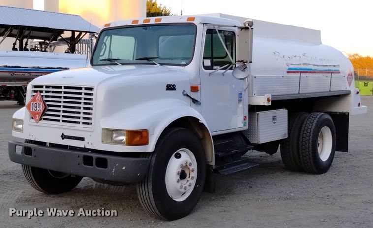 1998 International  4700 fuel truck - EH0046