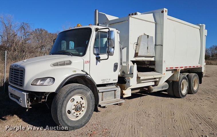 2005 Freightliner M2 Business Class refuse truck - EI8662