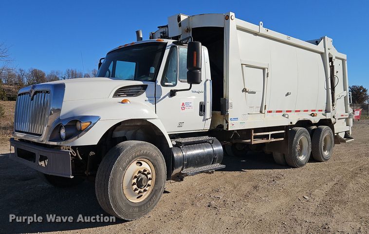 2010 International Workstar 7400  refuse truck - EI8663