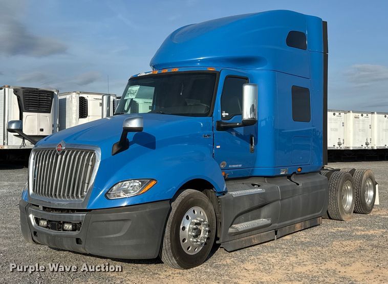 2018 International LT625 semi truck - EJ3225