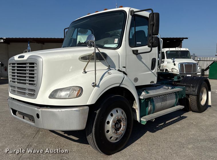 2015 Freightliner Business Class M2 semi truck - EJ3291