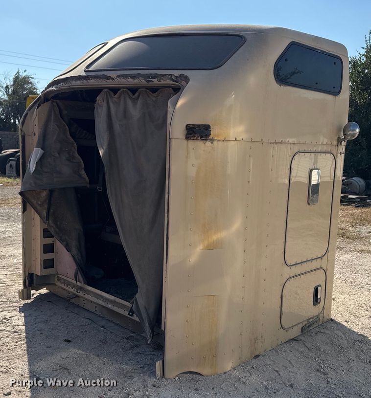 Kenworth 60" sleeper cab - EJ3296