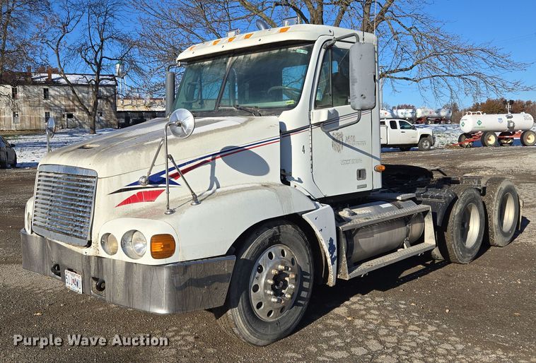 2001 Freightliner  CST120 semi truck - EQ3726