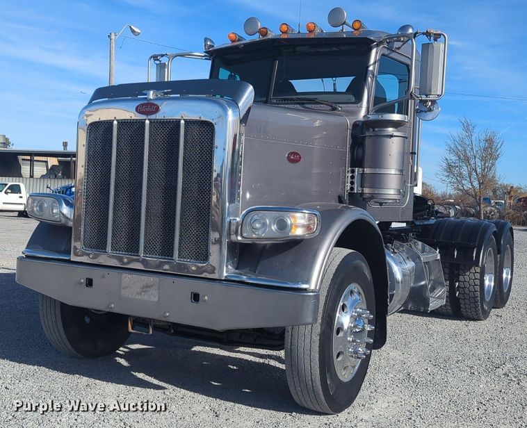 2011 Peterbilt 388 semi truck - ER1003