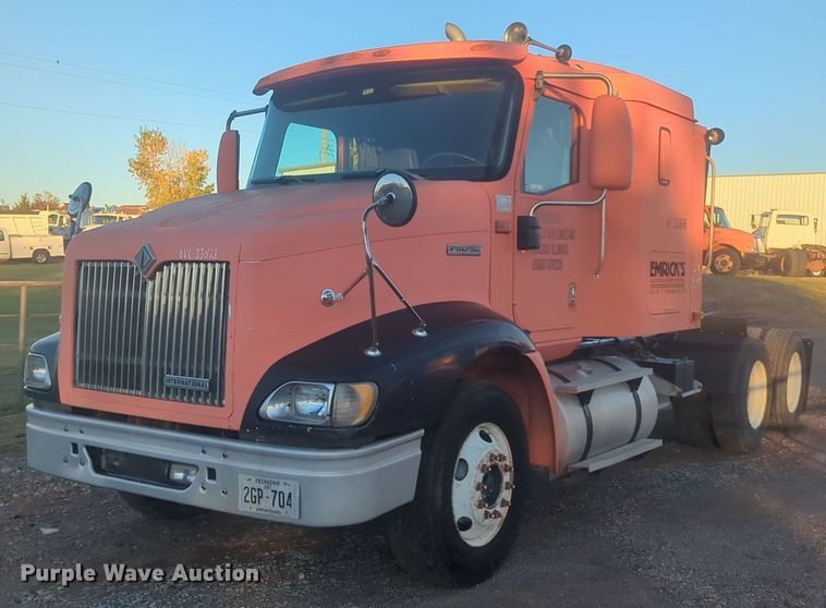 2000 International 9200i semi truck - ER4548