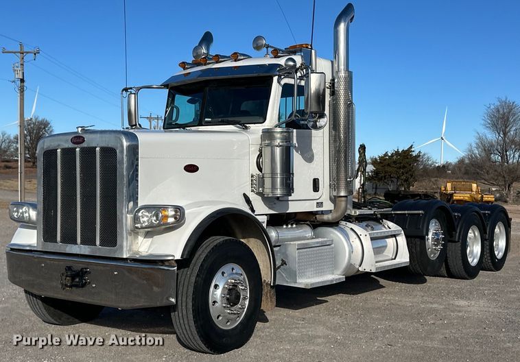 2018 Peterbilt 389 semi truck - ER8444