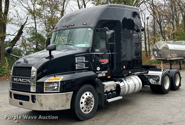 2019 Mack Anthem semi truck - NJ9561