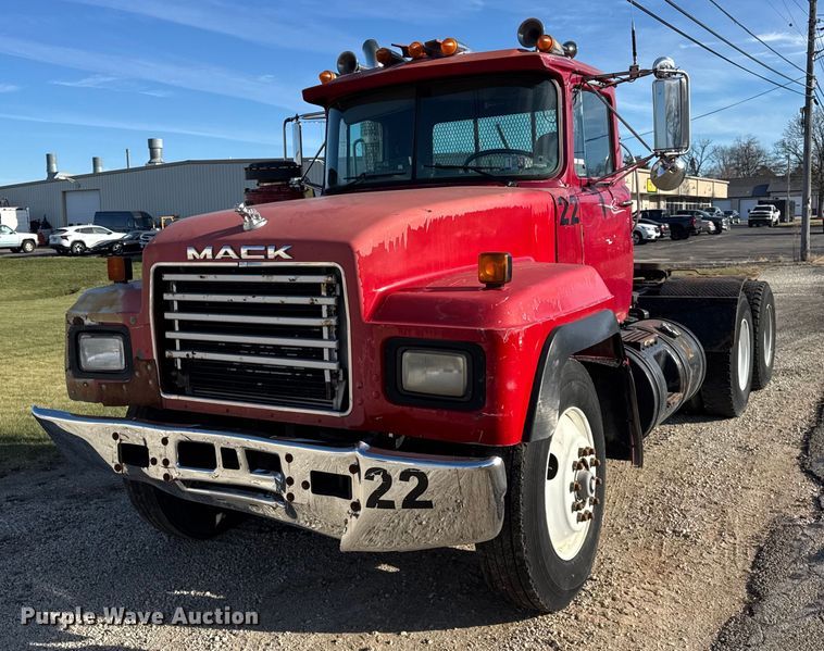 1994 Mack  RD688S semi truck - OG9771