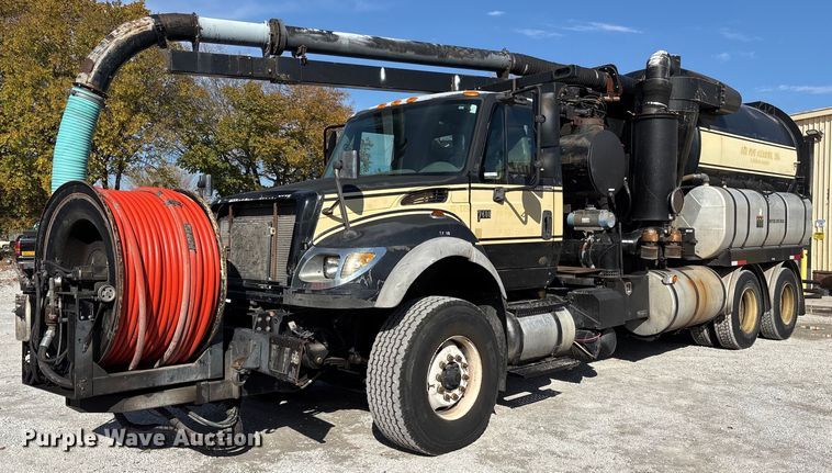 2006 International 7600 vacuum truck - OK9374