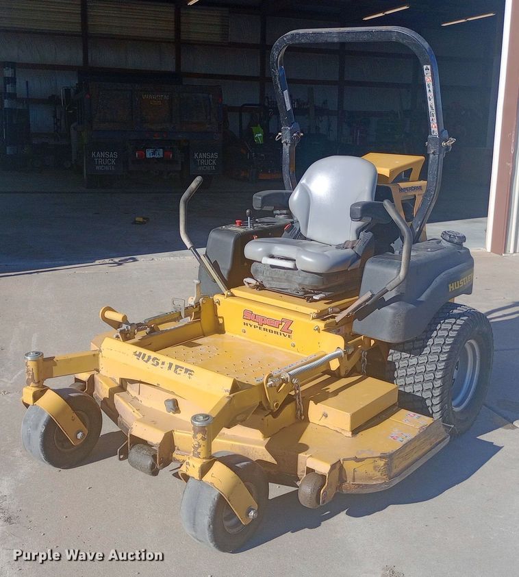 2014 Hustler Super Z Hyperdrive ZTR lawn mower - DW0996