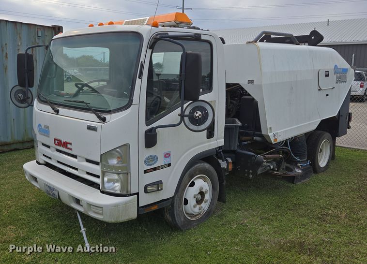 2009 GMC W5500 street sweeper truck - EQ2535