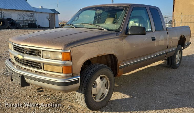 1996 Chevrolet K1500 Ext. Cab pickup truck - LX9006
