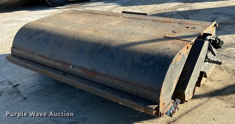 Bobcat Sweeper 72 skid steer sweeper - NJ9630