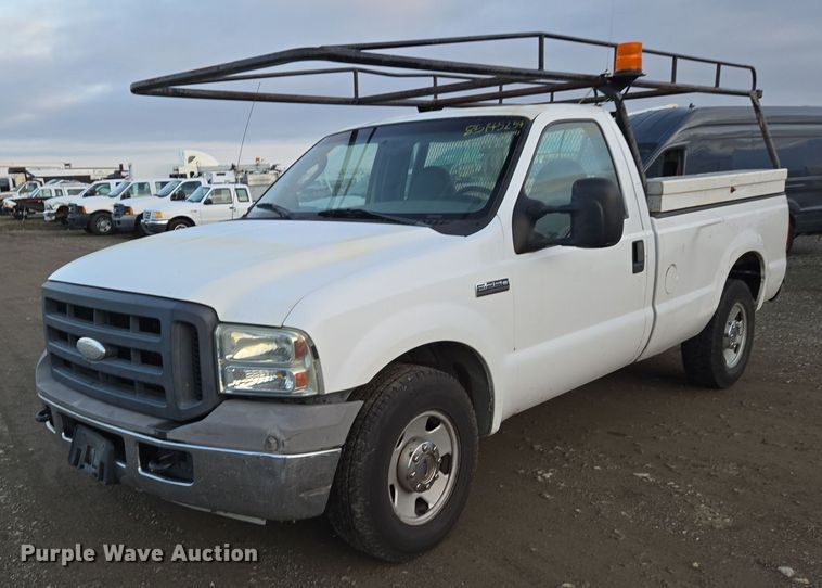 2005 Ford F250 Super Duty XL pickup truck - YA0274