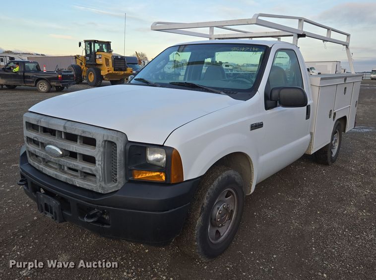 2006 Ford F250 Super Duty XL utility bed pickup truck - YA0275