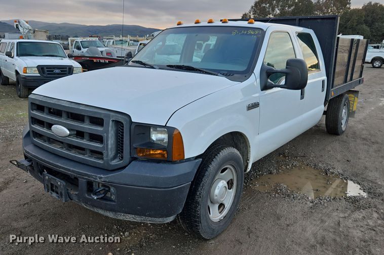 2006 Ford F350 Super Duty XL Crew Cab dump flatbed pickup truck - YA0277