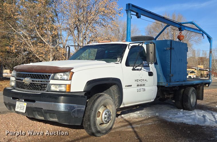 2006 Chevrolet Silverado 3500 flatbed truck - DT7023