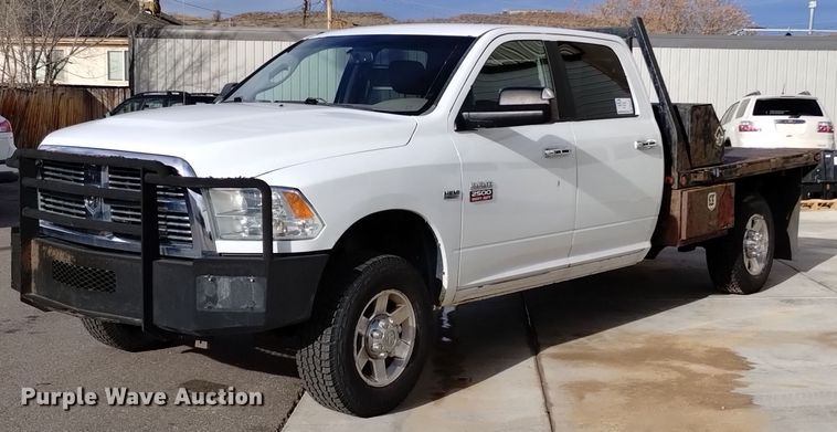 2011 Dodge Ram 2500 Crew Cab flatbed pickup truck - DV6631