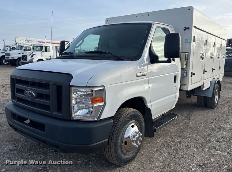 2018 Ford E450 Super Duty refrigerated truck - EG2319
