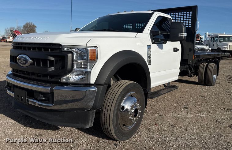 2022 Ford F550 Super Duty flatbed truck - EG2350