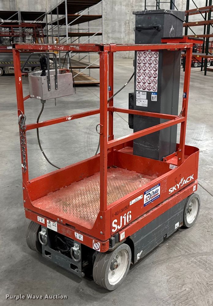 2017 Skyjack SJ16 vertical lift - EG7075