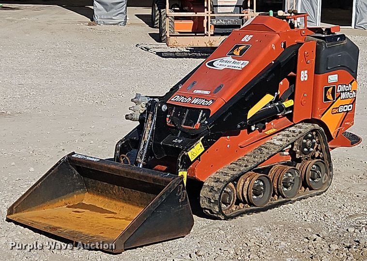 2021 Ditch Witch SK600 compact utility loader - EI8704