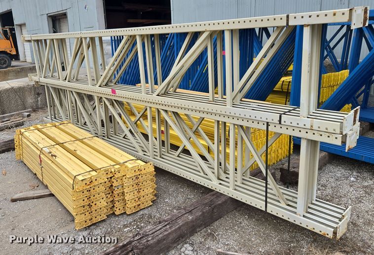 Teardrop pallet racking - EQ3868