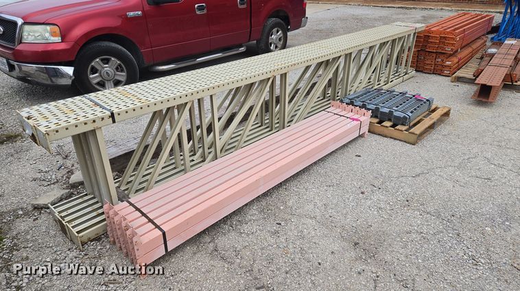 Teardrop pallet racking - EQ3875
