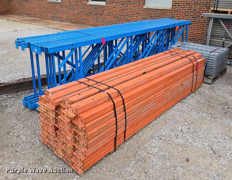 Teardrop pallet racking - EQ3877