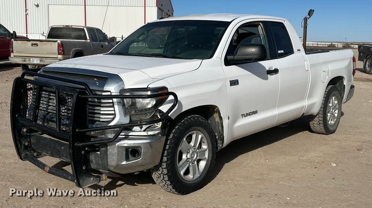 2016 Toyota Tundra Double Cab pickup truck - ER8551