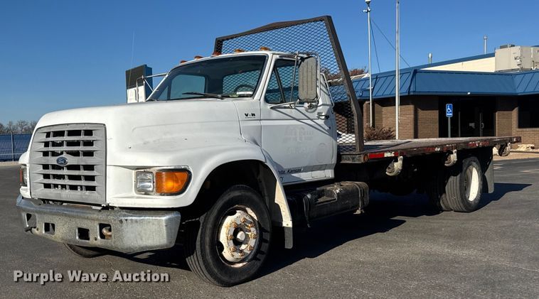 1998 Ford F800 flatbed truck - LH9405