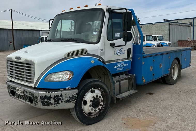 2013 Freightliner FL112 flatbed truck - DP6065
