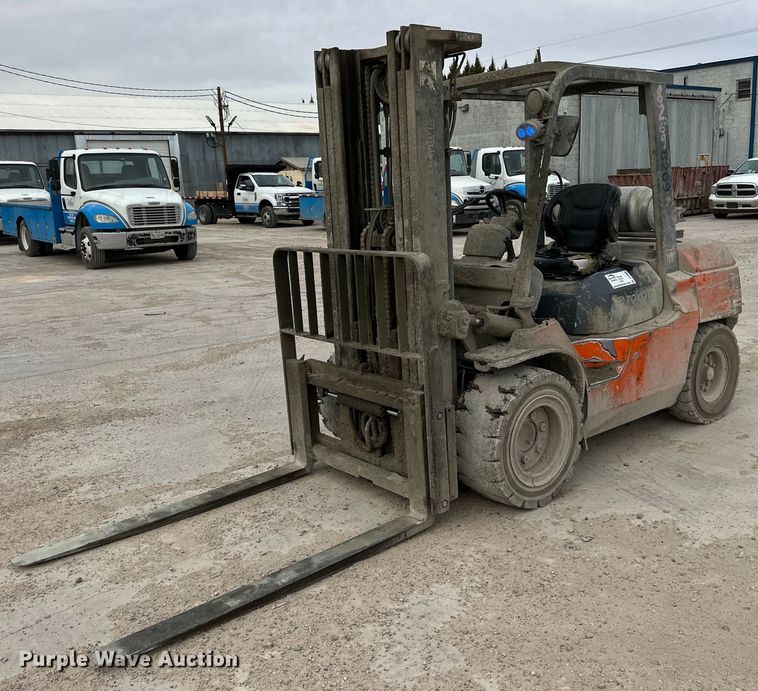 2009 Toyota 7FGU35 forklift - DP6069