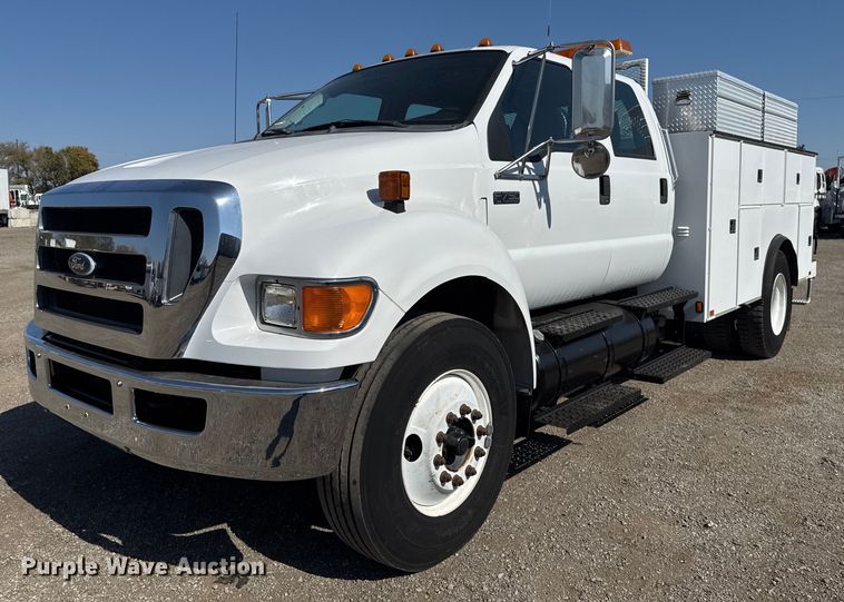 2011 Ford F750 Super Duty Crew Cab utility / service truck - EG2191